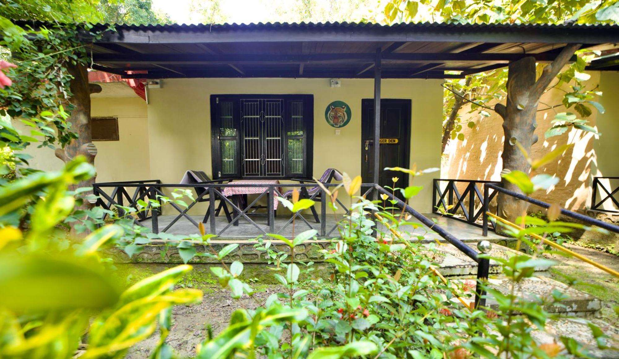 Chitwan Gaida Lodge - Animal Lovers & Birdwatchers Paradise Саураха Екстер'єр фото