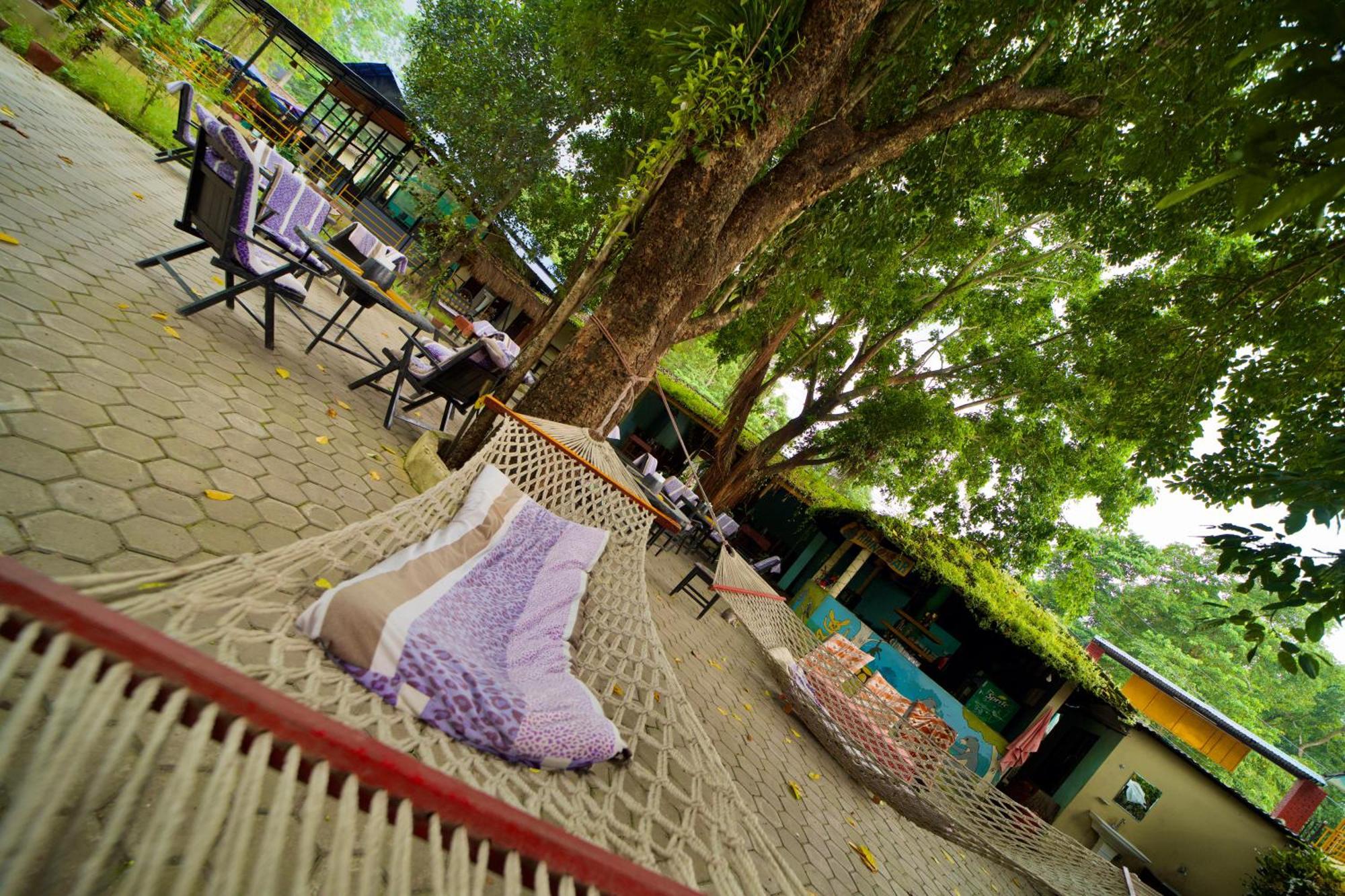 Chitwan Gaida Lodge - Animal Lovers & Birdwatchers Paradise Саураха Екстер'єр фото